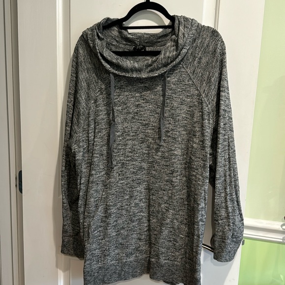 Torrid 3X lightweight, hooded sweatshirt, drawstring, neckline front pocket - Picture 1 of 8
